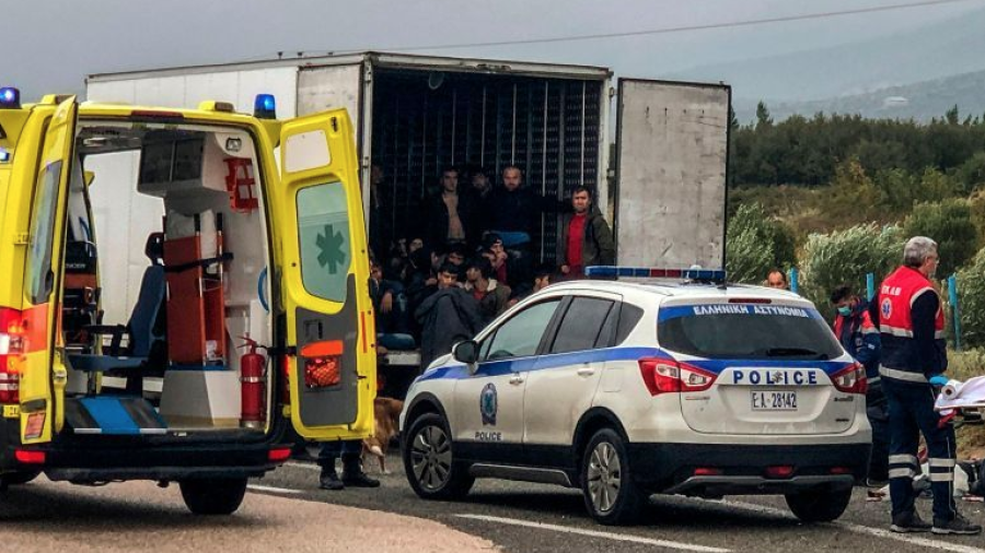 Descubren 41 migrantes en Grecia