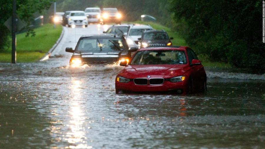 Inundaciones en Texas dejan al menos un muerto