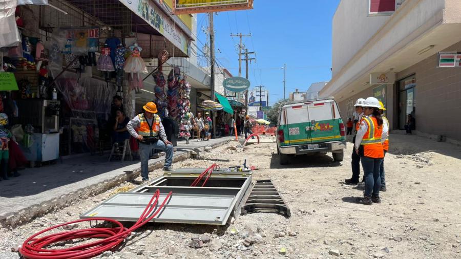 Supervisan trabajos de electricidad subterránea y pavimentación en Peatonal Hidalgo