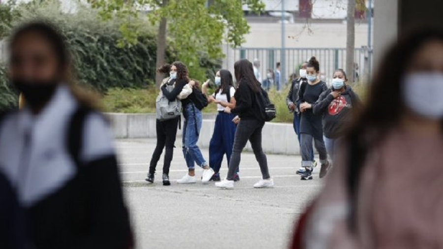 Niños en Francia regresan a clases