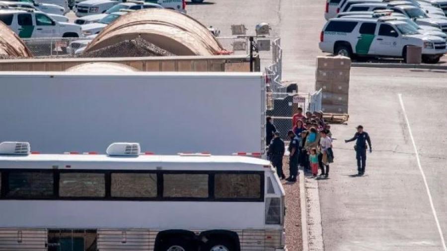 Delegación del gobierno de Biden visita frontera con México 