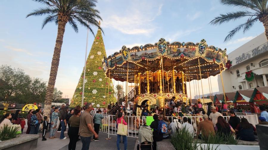 El Alcalde Carlos Peña Ortiz te invita a disfrutar el espíritu navideño en la plaza principal de Reynosa