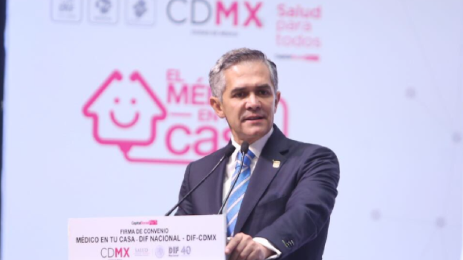 Urge Mancera a EPN discutir aumento de salario mínimo