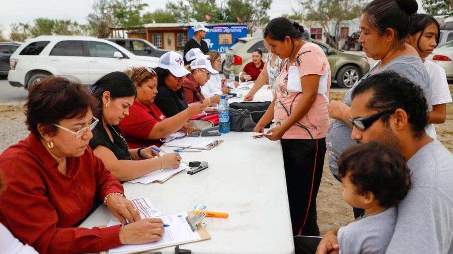 Entregó Carlos Peña Ortiz beneficio a usuarios de COMAPA en Rincón de Las Flores