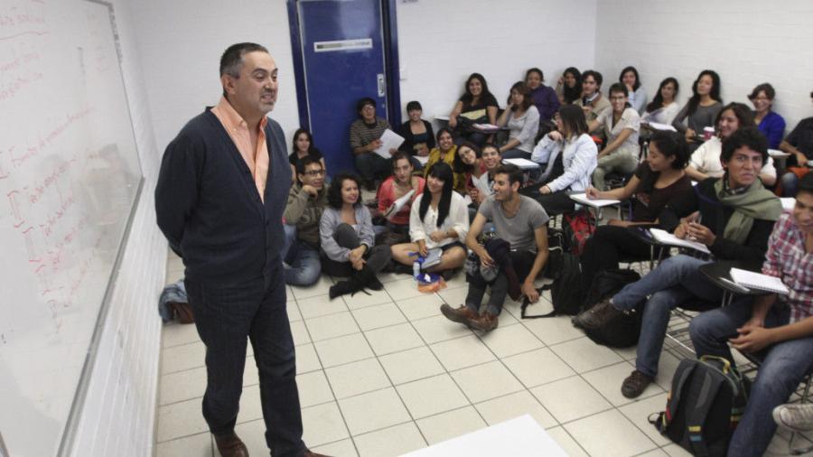 Asamblea Constituyente aprueba derecho a educación obligatoria del nivel básico a superior