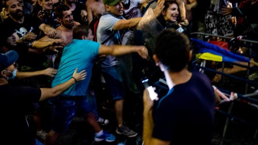 Suman 450 heridos por protestas en Rumania