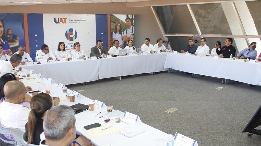 Presenta UAT nuevo modelo de bachillerato a preparatorias incorporadas