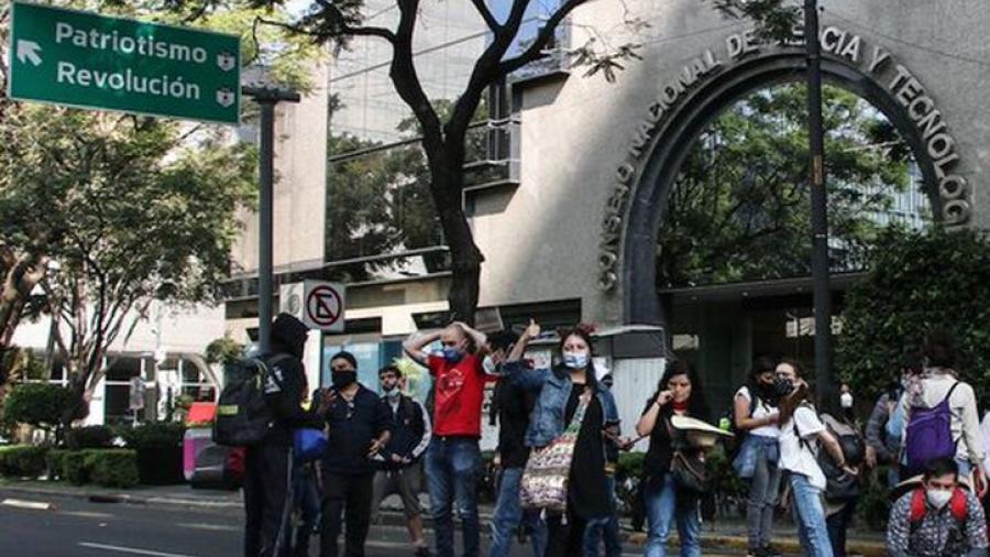 Denuncian retraso de pago en Conacyt