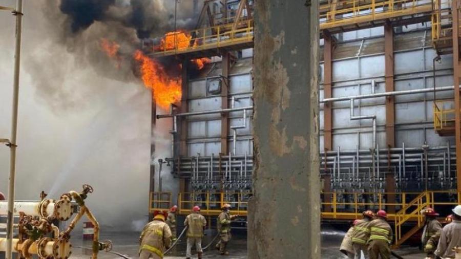 Tras sismo, se registra conato de incendio en refinería de Pemex en Salinas Cruz