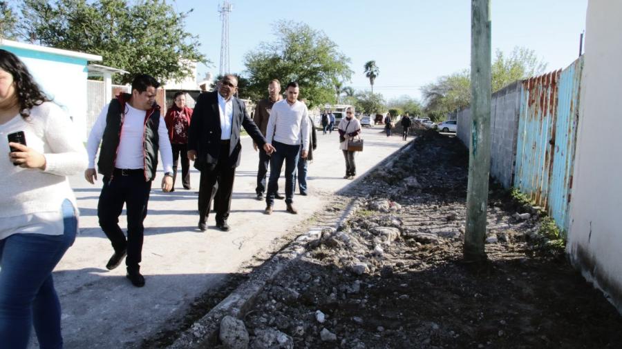 Impulsa gobierno de Matamoros programa de banquetas en 100 instituciones educativas