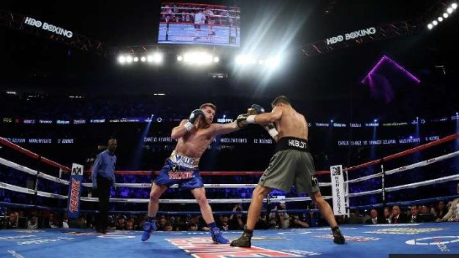 Cenelo es nuevo campeón peso medio tras derrotar a GGG