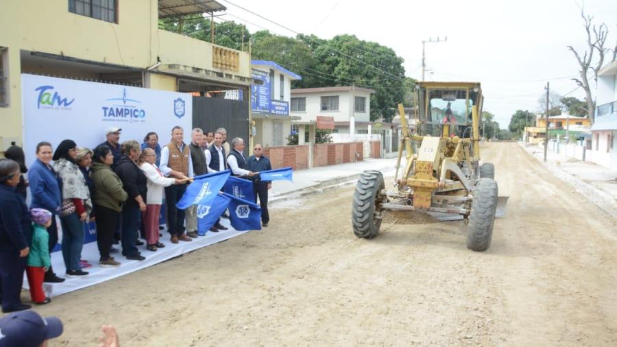 Inicia Chucho Nader la pavimentación de una nueva calle en la colonia México