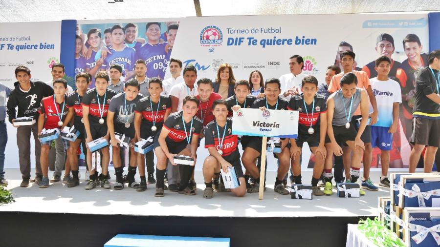 Entregan premios del Torneo de Fútbol “DIF Te Quiere Bien”
