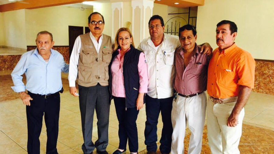 Alcaldesa convive con representantes de ejidatarios de Altamira