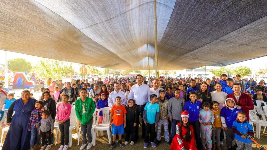Disfrutaron familias de Reynosa Díaz, Posada Bienestar con Carlos Peña Ortiz 