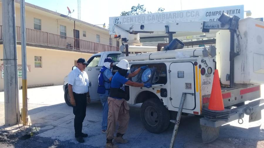 Instalan semáforo en avenida R. Garza Cantú