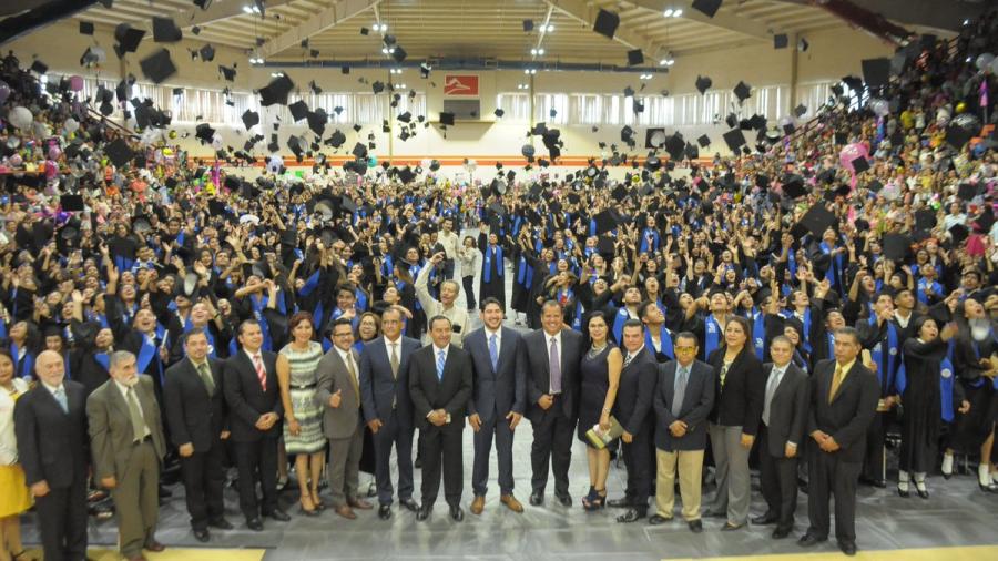 Presidente municipal agradece invitación a graduación