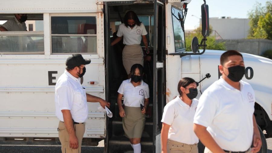 Gobierno Municipal garantiza transporte escolar para estudiantes 