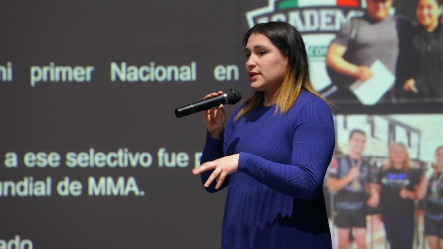Expone artemarcialista Melissa Díaz magistral plática de superación 