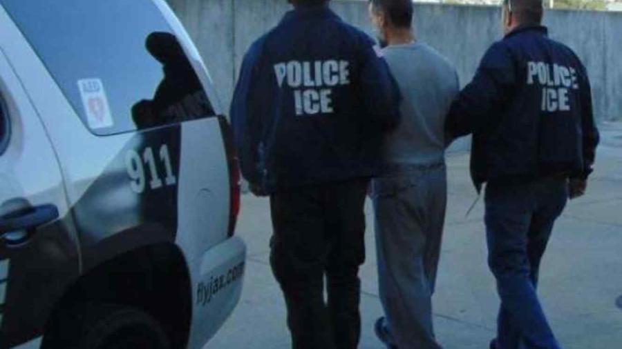 Residente legal en riesgo de ser deportado por el ICE