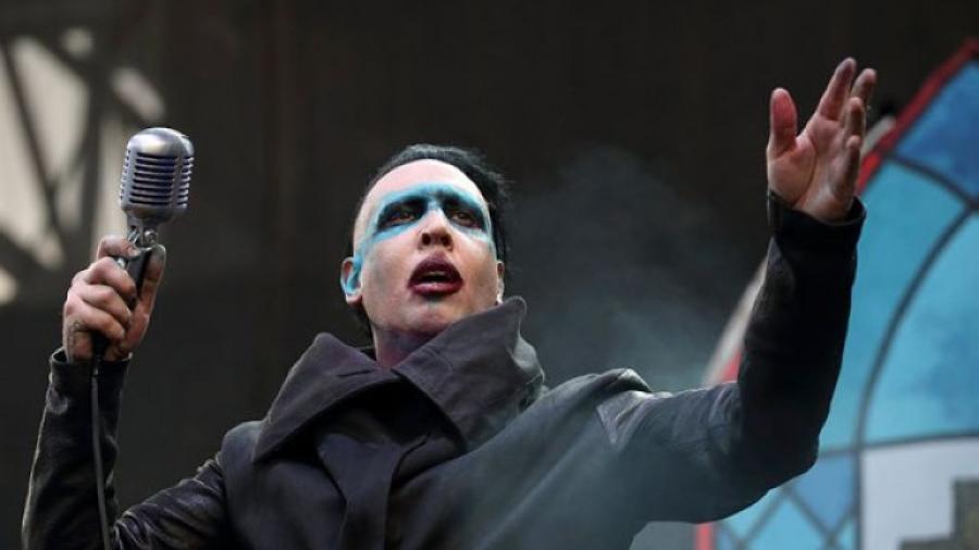  Marilyn Manson se desmaya en pleno concierto