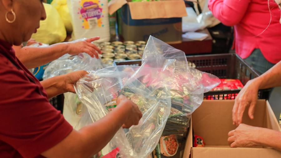 Trabajan en equipo DIF-Reynosa y Voluntariado en Centro de Acopio