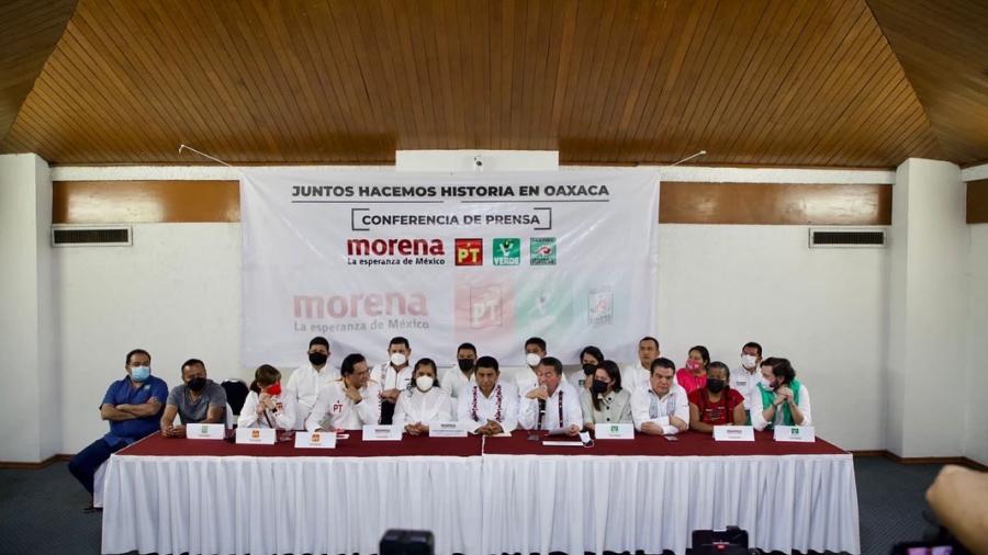 Periodistas abuchean a Mario Delgado por denominarles ‘mercenarios de los medios’