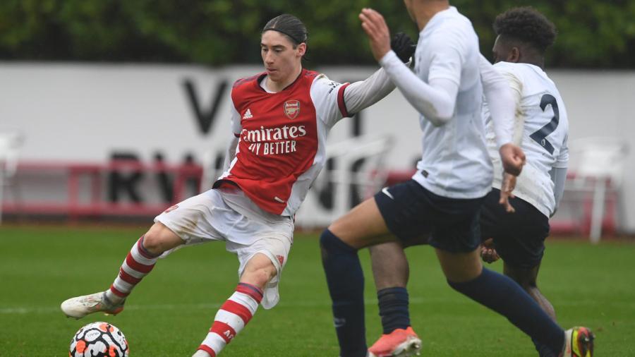 Marcelo Flores debuta en Sub-23 del Arsenal