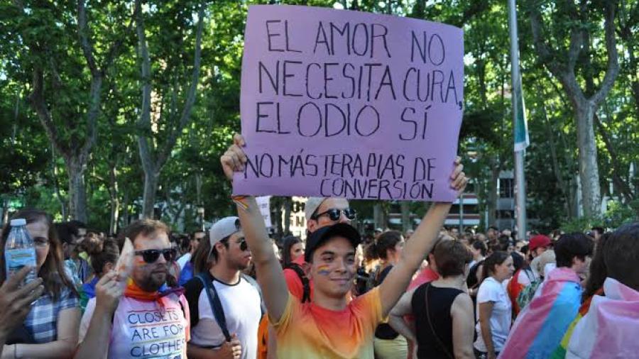 Congreso de Puebla tipifica terapias de conversión sexual como delito