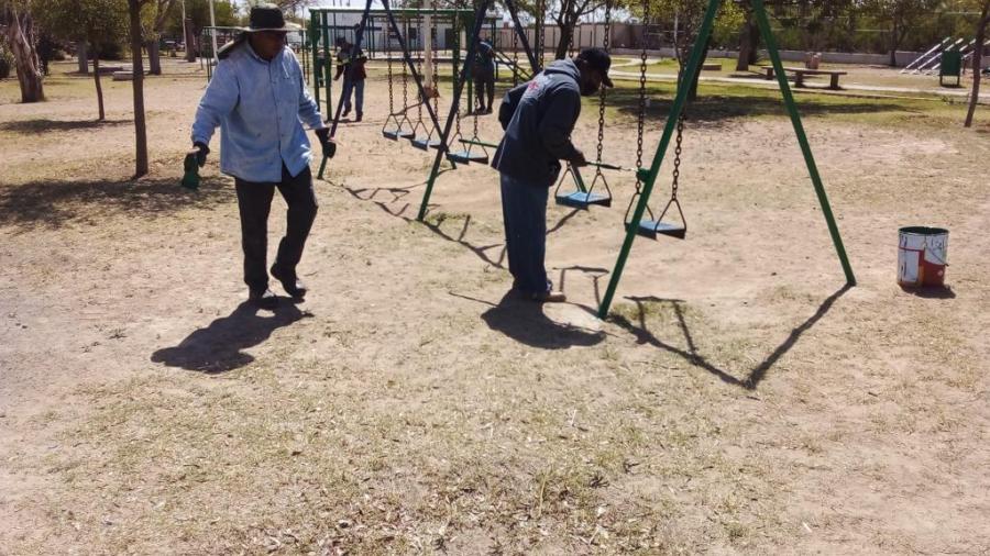 Dan mantenimiento y remodelan en parques de Nuevo Laredo