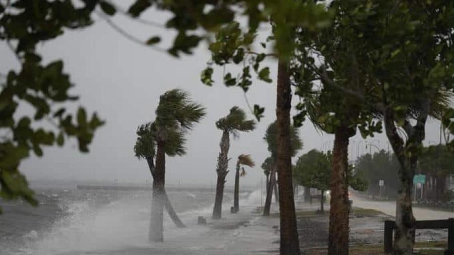 Paso del huracán “Nicole” en Florida deja tres muertos