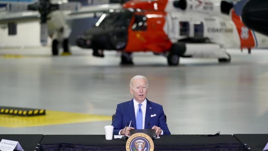 Joe Biden advierte de "otra complicada temporada de huracanes"