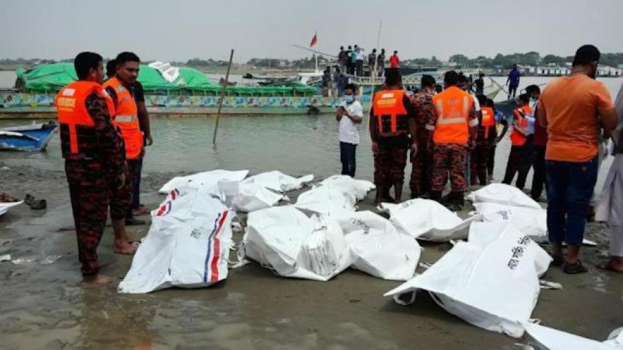 Al menos 26 muertos al chocar una embarcación en el centro de Bangladesh