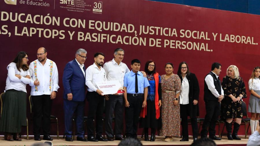 Entregan nombramientos a 3 mil maestros tamaulipecos