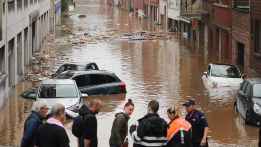 Aumentan a 15 muertos por las inundaciones en EU 