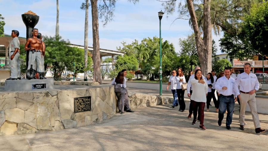 Busca Adrián Oseguera y secretario de Turismo dinamismo comercial