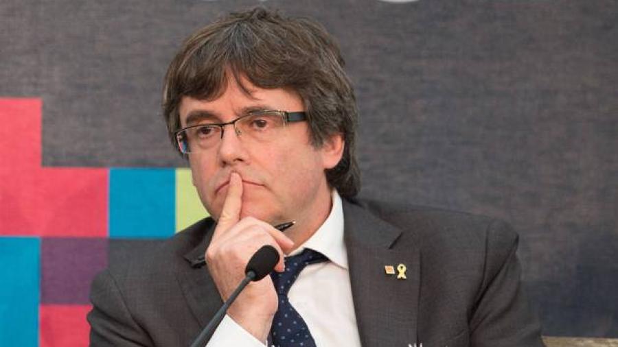 Denuncian a Puigdemont por presunto desvío de fondos públicos 