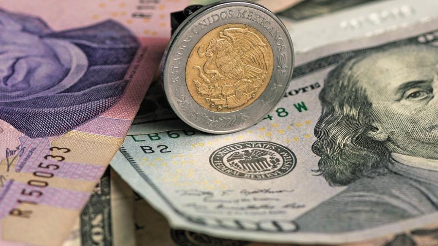 Caída del peso mexicano; dólar "rasguña" los 19 pesos