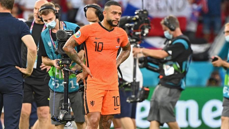 Llueven críticas sobre Depay tras la eliminación de Holanda en la Euro