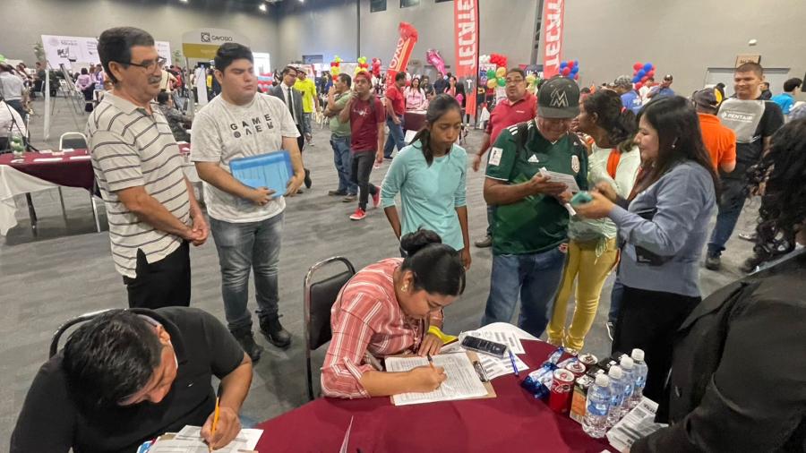 Ofertan mil 400 vacantes en Feria de Inclusión en Reynosa