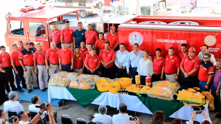 Cuerpo de bomberos recibe equipo nuevo 