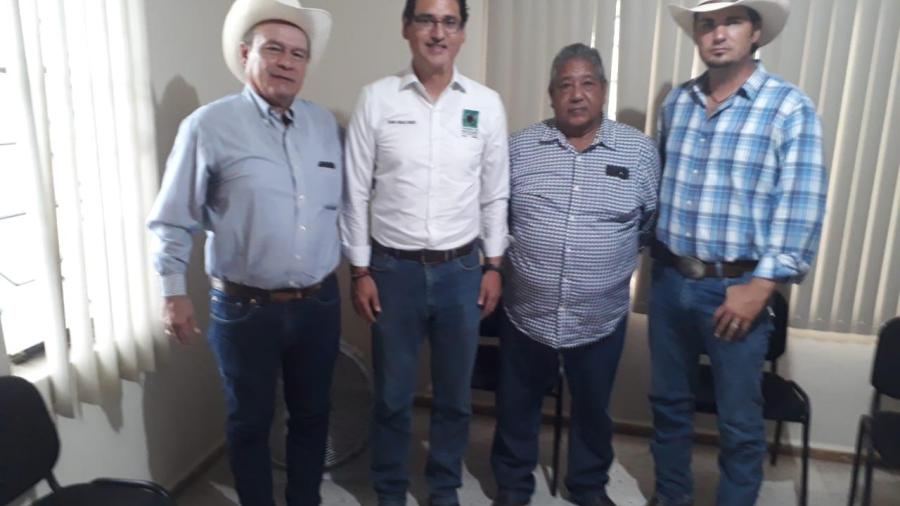 Productores agrícolas se reúnen con el Diputado Federal Erasmo González Robledo