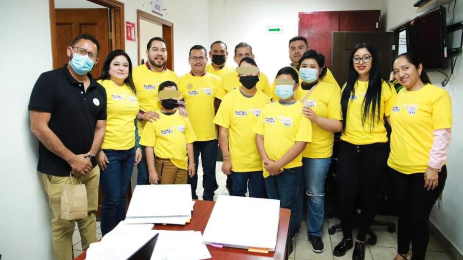 Apoya Carlos Peña Ortiz a Iluminando Corazones a Niños con Cáncer