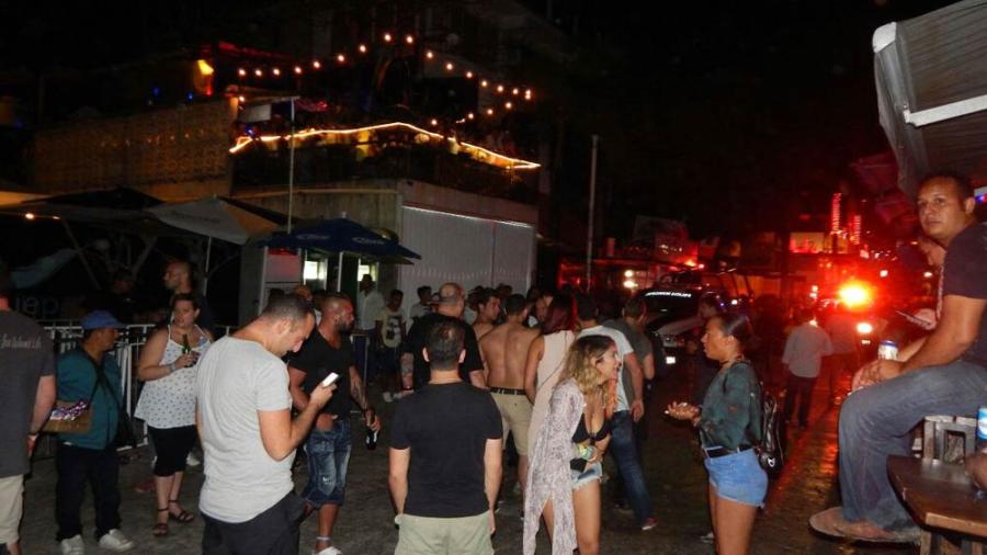 5 muertos y 15 heridos, saldo de balacera en el "Blue Parrot"