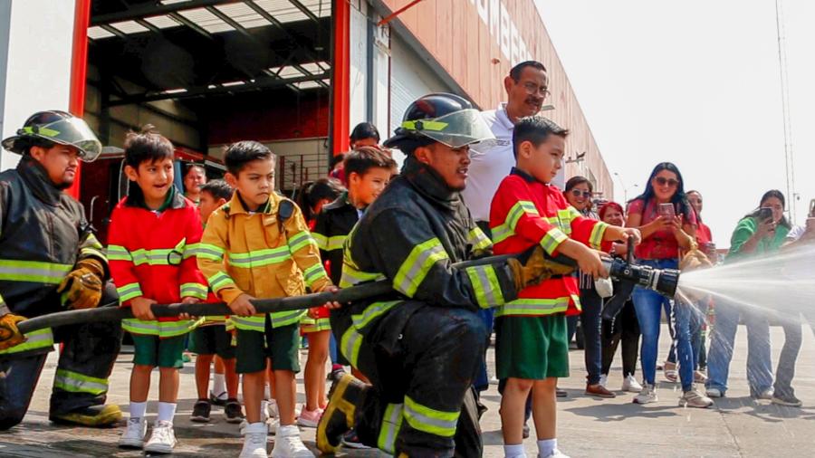 Viven pequeños de Jardín de Niños Juan Escutia memorable experiencia en Protección Civil y Bomberos de Reynosa 