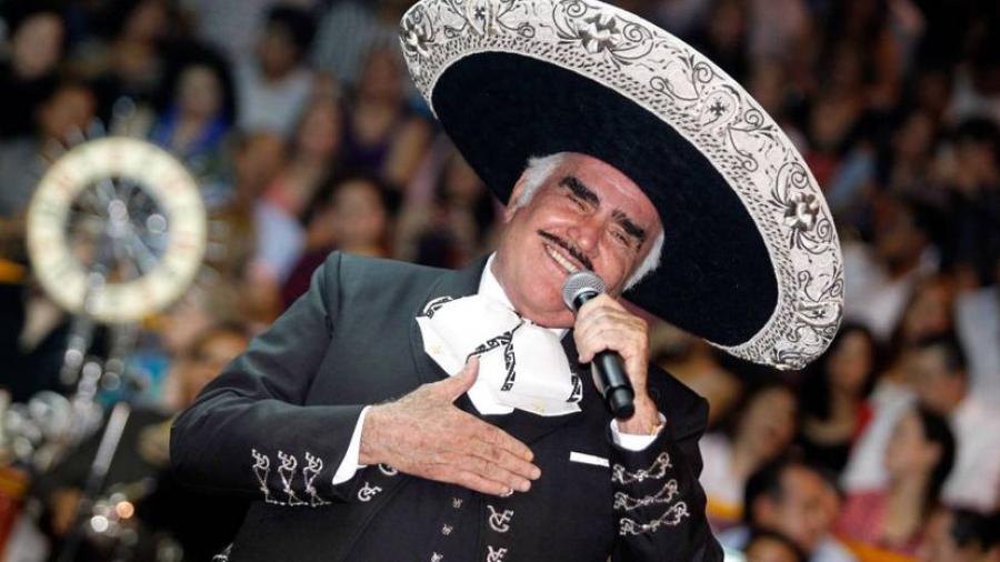 Vicente Fernández es hospitalizado tras sufrir accidente