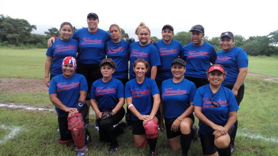 Compiten tamaulipecas por campeonato de Sóftbol