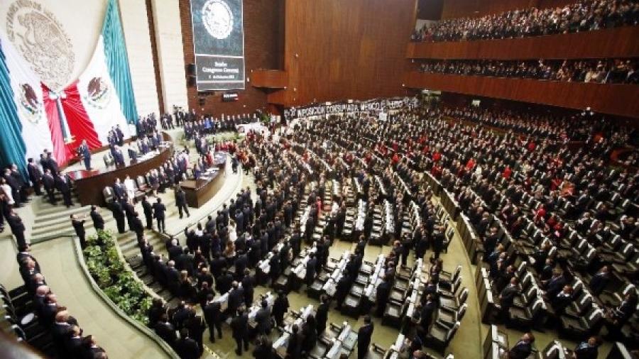 Cancelan diputados vales de gasolina y bonos extraordinarios 