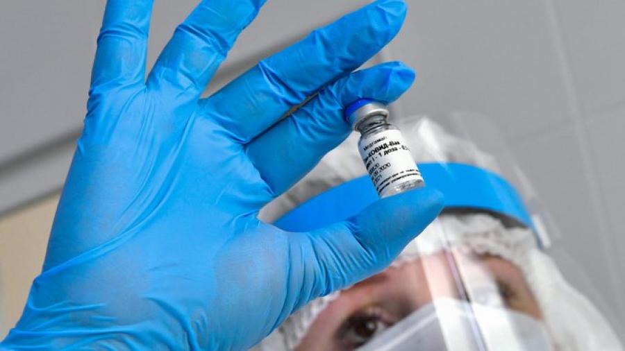 Registra Rusia su segunda vacuna contra COVID-19; tercera ya está en camino