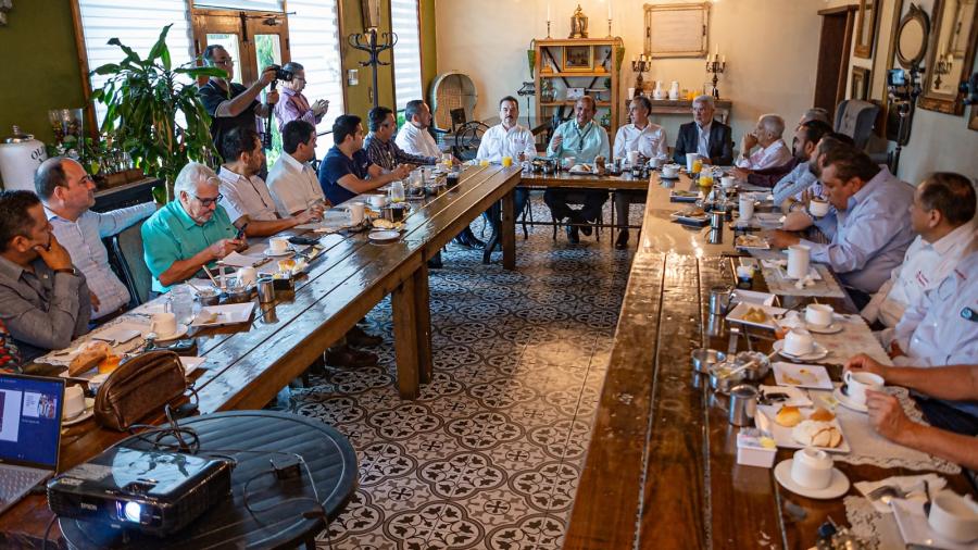 Participa Dr. Rubén Sauceda como orador en reunión de la UCEN
